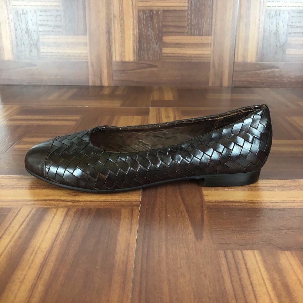 SESTO MEUCCI Brown Leather Woven Slip On Flats